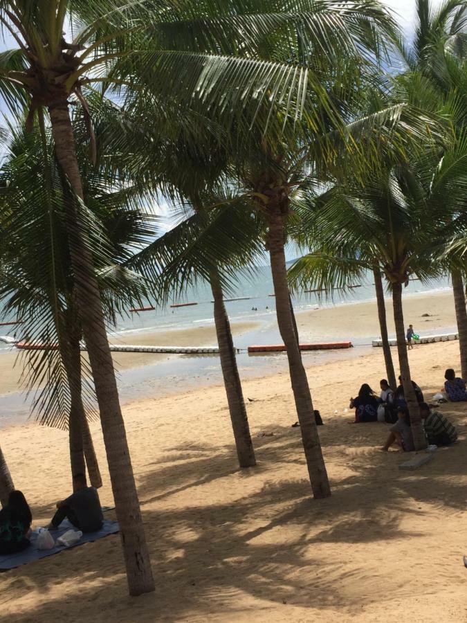 Escobar Guesthouse ジョムティエンビーチ エクステリア 写真