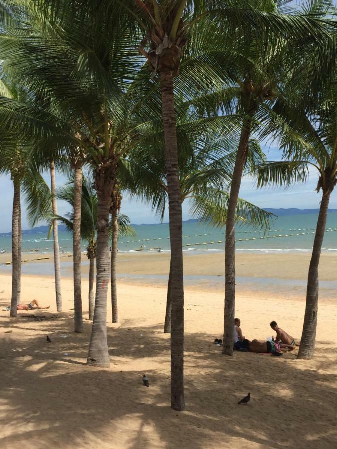 Escobar Guesthouse ジョムティエンビーチ エクステリア 写真