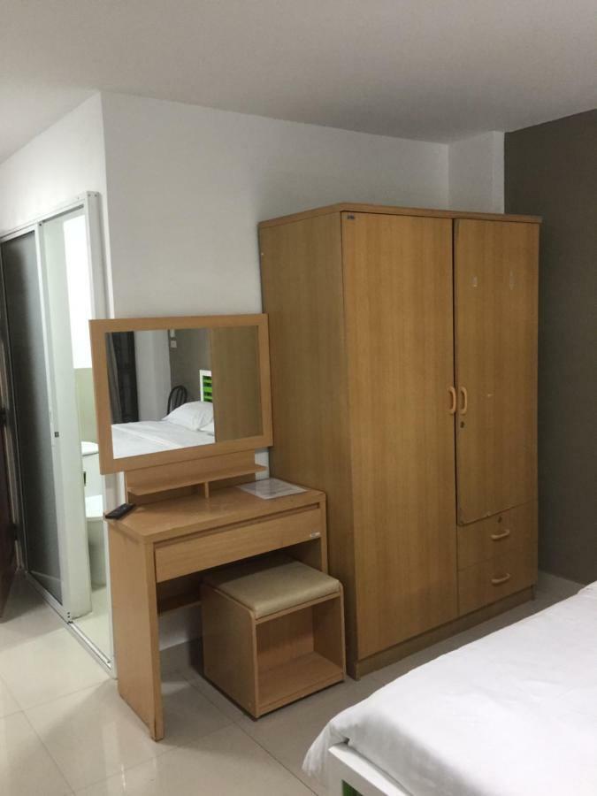 Escobar Guesthouse ジョムティエンビーチ エクステリア 写真