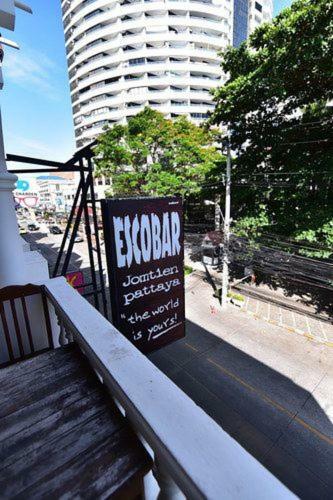 Escobar Guesthouse ジョムティエンビーチ エクステリア 写真